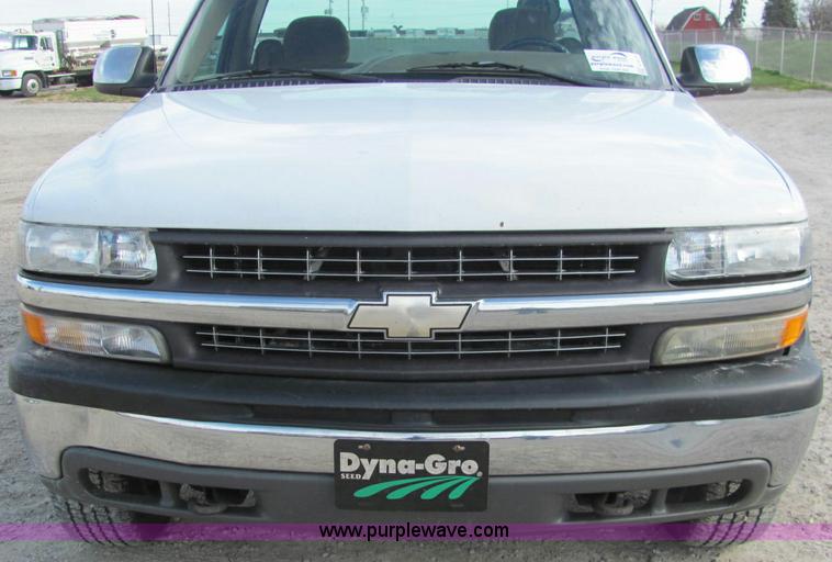 image for item E2514 2000 Chevrolet 2500 pickup truck