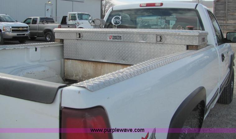 image for item E2514 2000 Chevrolet 2500 pickup truck