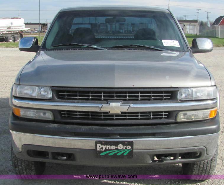 image for item E2515 2001 Chevrolet 2500 extended cab pickup truck