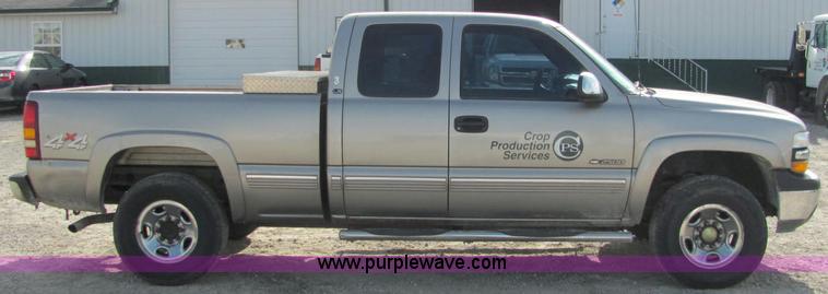 image for item E2515 2001 Chevrolet 2500 extended cab pickup truck