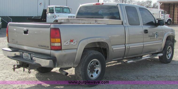 image for item E2515 2001 Chevrolet 2500 extended cab pickup truck