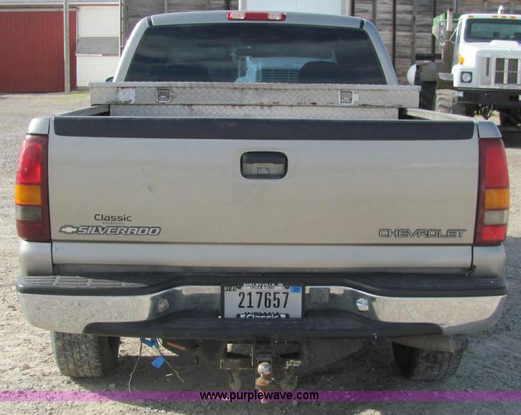 image for item E2515 2001 Chevrolet 2500 extended cab pickup truck