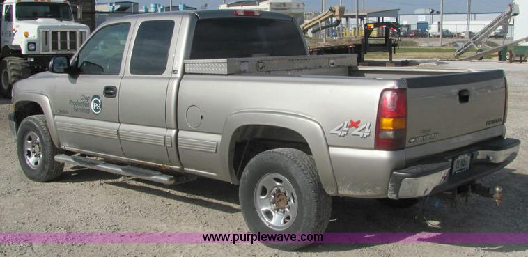 image for item E2515 2001 Chevrolet 2500 extended cab pickup truck