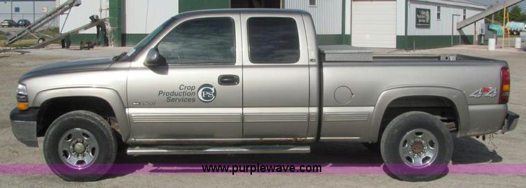 image for item E2515 2001 Chevrolet 2500 extended cab pickup truck