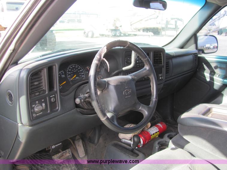 image for item E2515 2001 Chevrolet 2500 extended cab pickup truck