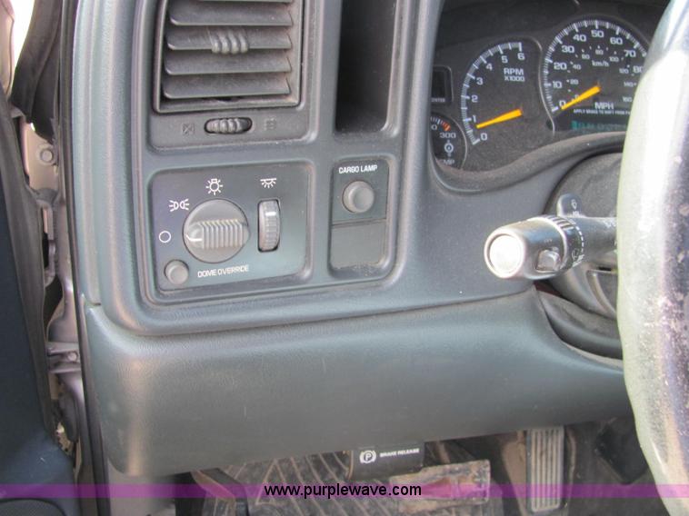 image for item E2515 2001 Chevrolet 2500 extended cab pickup truck