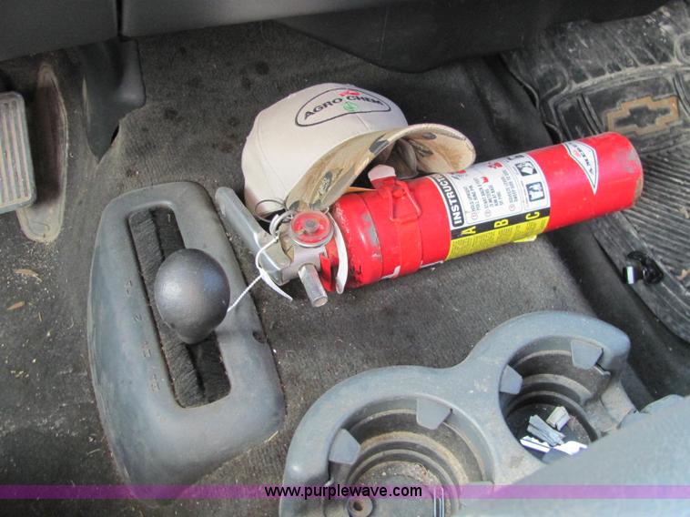 image for item E2515 2001 Chevrolet 2500 extended cab pickup truck