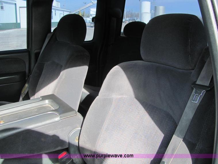 image for item E2515 2001 Chevrolet 2500 extended cab pickup truck