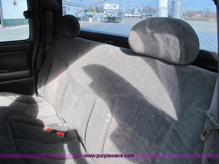 image for item E2515 2001 Chevrolet 2500 extended cab pickup truck