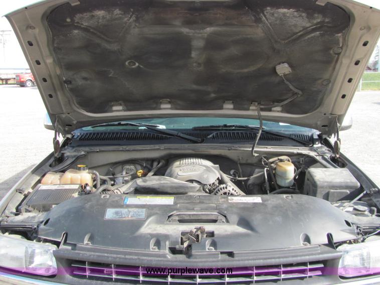 image for item E2515 2001 Chevrolet 2500 extended cab pickup truck