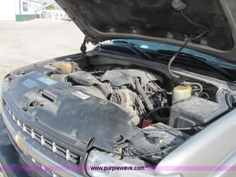 image for item E2515 2001 Chevrolet 2500 extended cab pickup truck