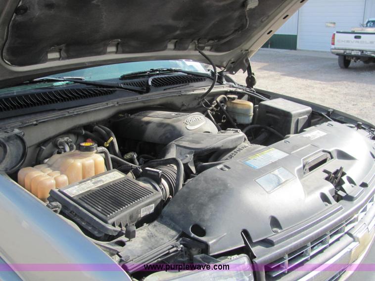 image for item E2515 2001 Chevrolet 2500 extended cab pickup truck