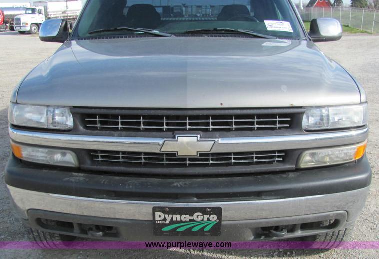 image for item E2515 2001 Chevrolet 2500 extended cab pickup truck