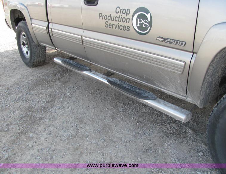 image for item E2515 2001 Chevrolet 2500 extended cab pickup truck