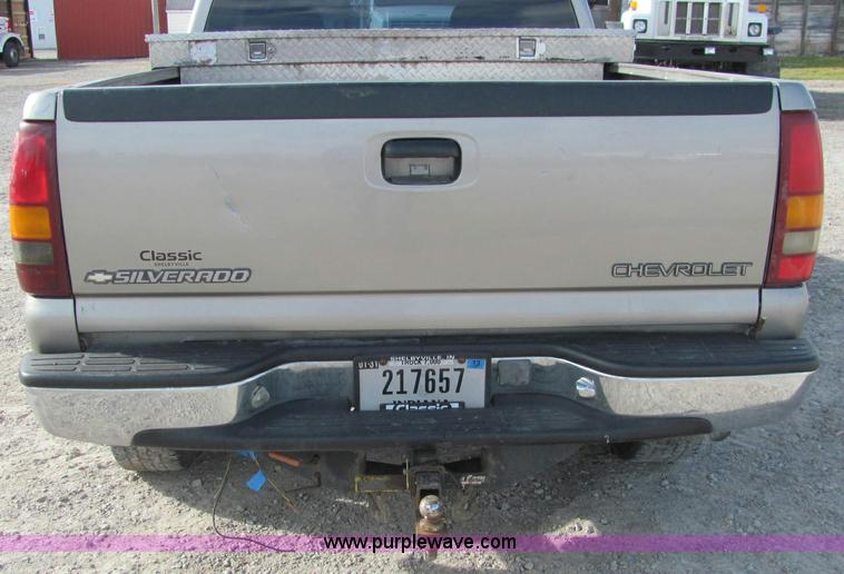 image for item E2515 2001 Chevrolet 2500 extended cab pickup truck
