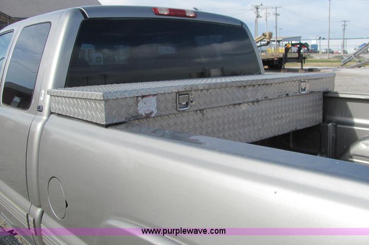 image for item E2515 2001 Chevrolet 2500 extended cab pickup truck