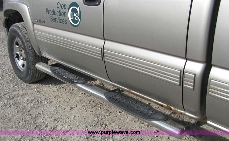 image for item E2515 2001 Chevrolet 2500 extended cab pickup truck