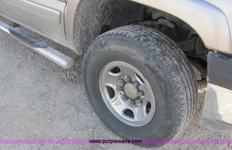 image for item E2515 2001 Chevrolet 2500 extended cab pickup truck