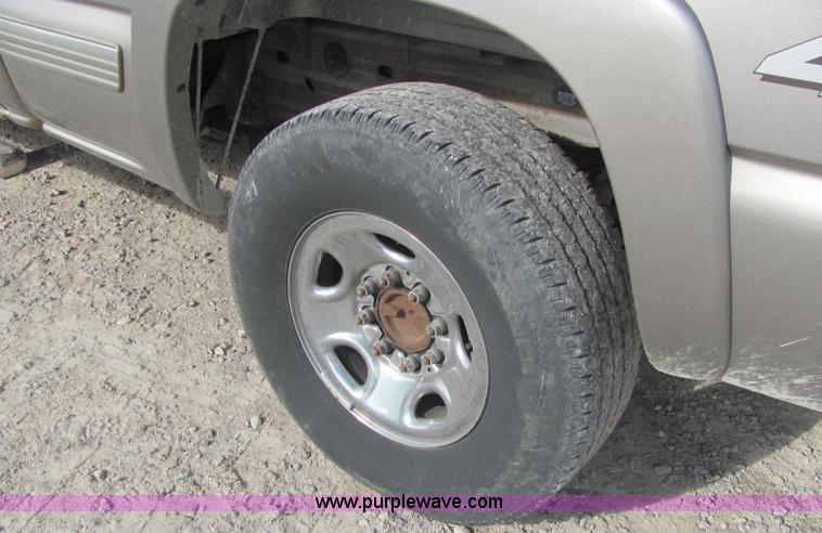 image for item E2515 2001 Chevrolet 2500 extended cab pickup truck