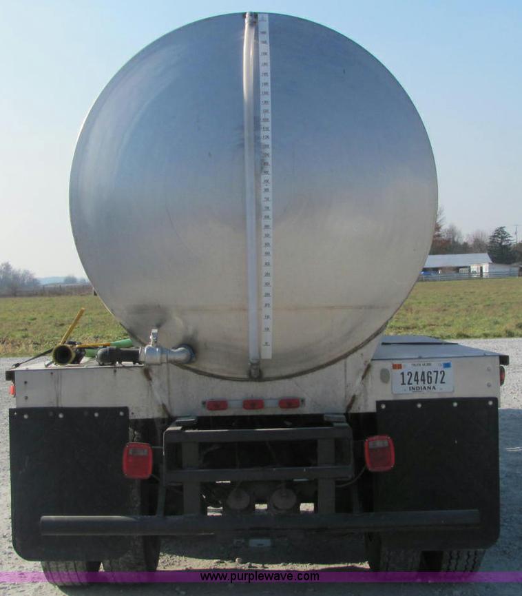 image for item E2528 1994 International 4900 fertilizer tender truck