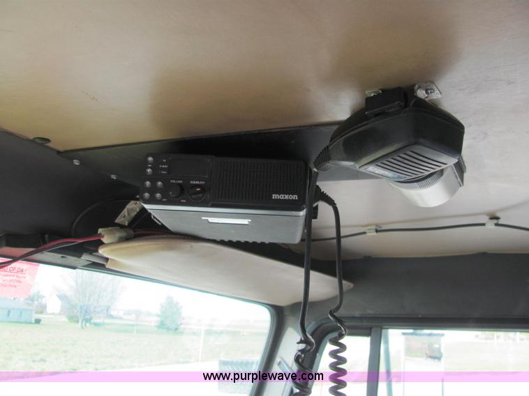 image for item E2528 1994 International 4900 fertilizer tender truck