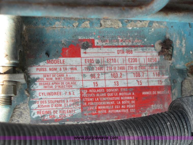 image for item E2528 1994 International 4900 fertilizer tender truck