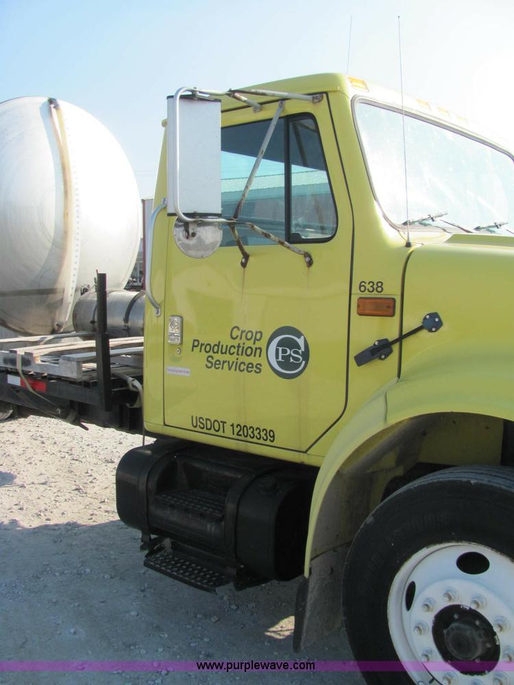 image for item E2528 1994 International 4900 fertilizer tender truck