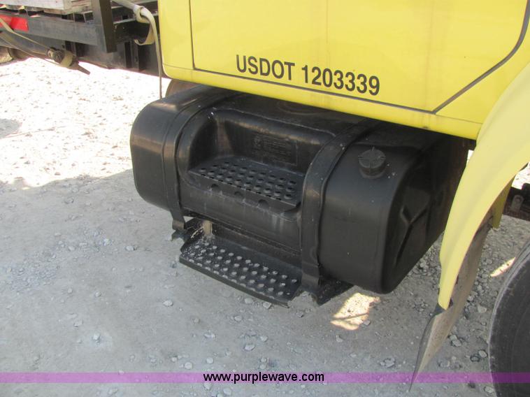 image for item E2528 1994 International 4900 fertilizer tender truck