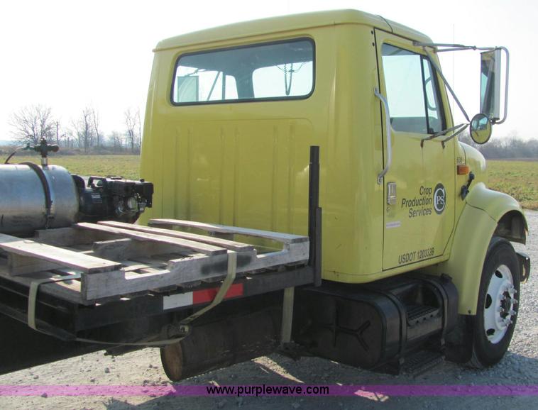 image for item E2528 1994 International 4900 fertilizer tender truck