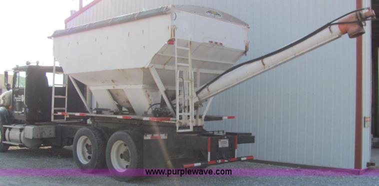 image for item E2528 1994 International 4900 fertilizer tender truck
