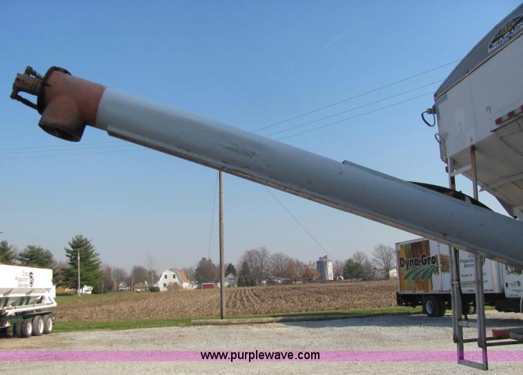 image for item E2528 1994 International 4900 fertilizer tender truck