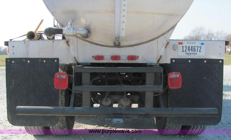 image for item E2528 1994 International 4900 fertilizer tender truck