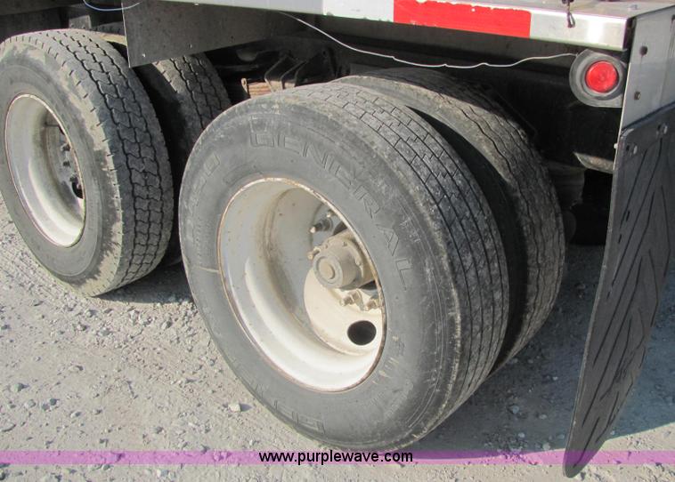 image for item E2528 1994 International 4900 fertilizer tender truck