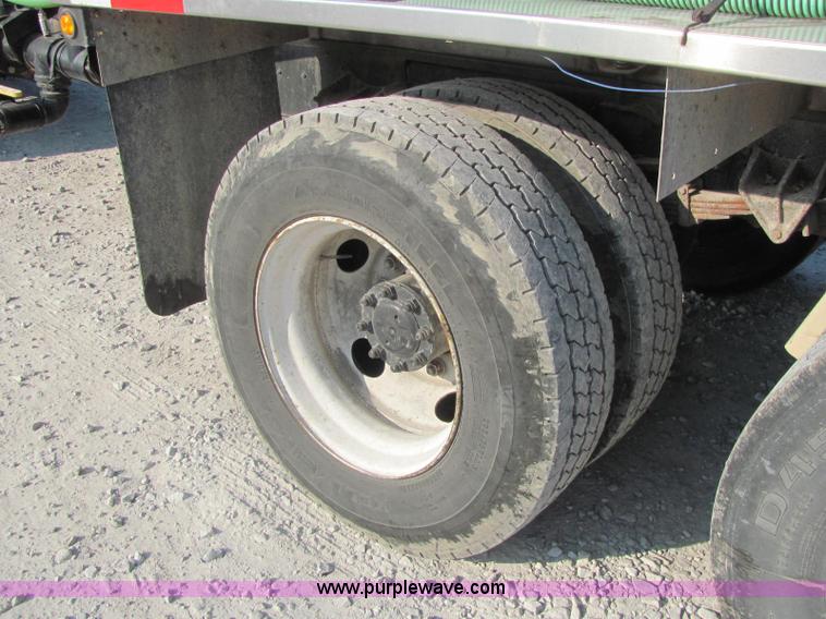 image for item E2528 1994 International 4900 fertilizer tender truck