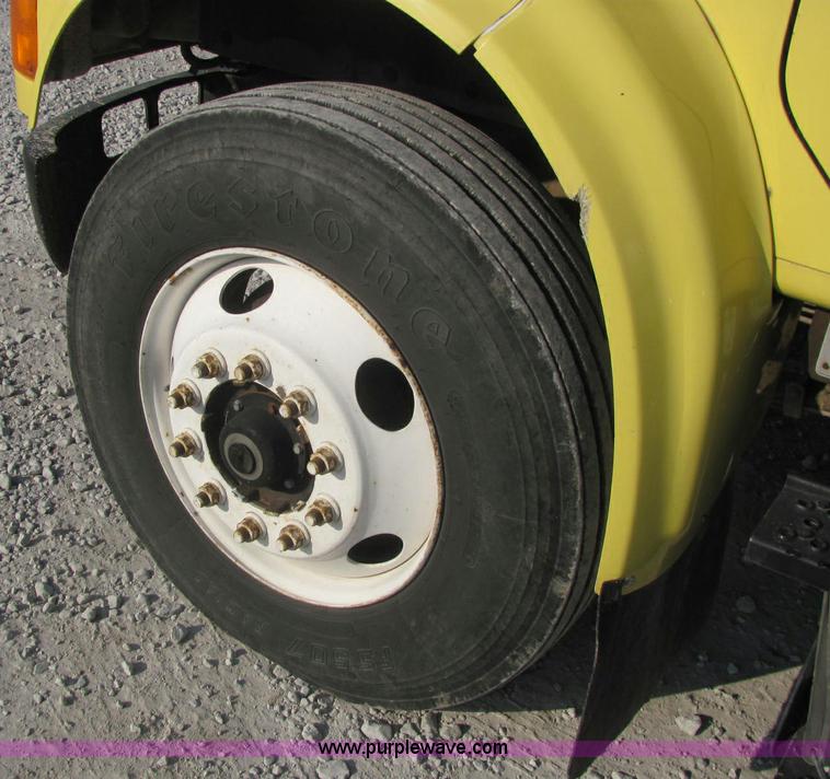 image for item E2528 1994 International 4900 fertilizer tender truck