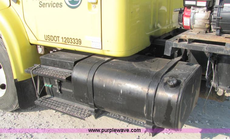 image for item E2528 1994 International 4900 fertilizer tender truck