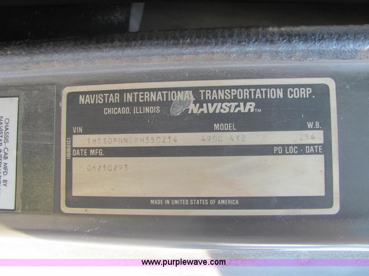 image for item E2528 1994 International 4900 fertilizer tender truck