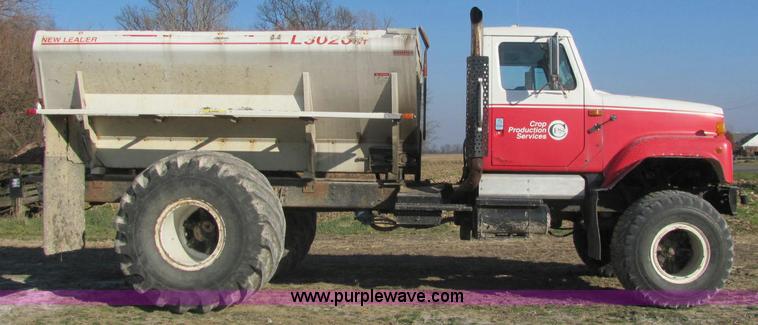 image for item E2530 1996 International 2554 fertilizer spreader truck