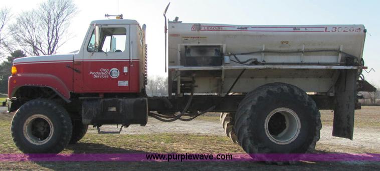 image for item E2530 1996 International 2554 fertilizer spreader truck