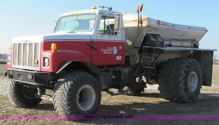 image for item E2530 1996 International 2554 fertilizer spreader truck