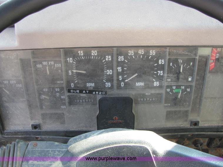 image for item E2530 1996 International 2554 fertilizer spreader truck