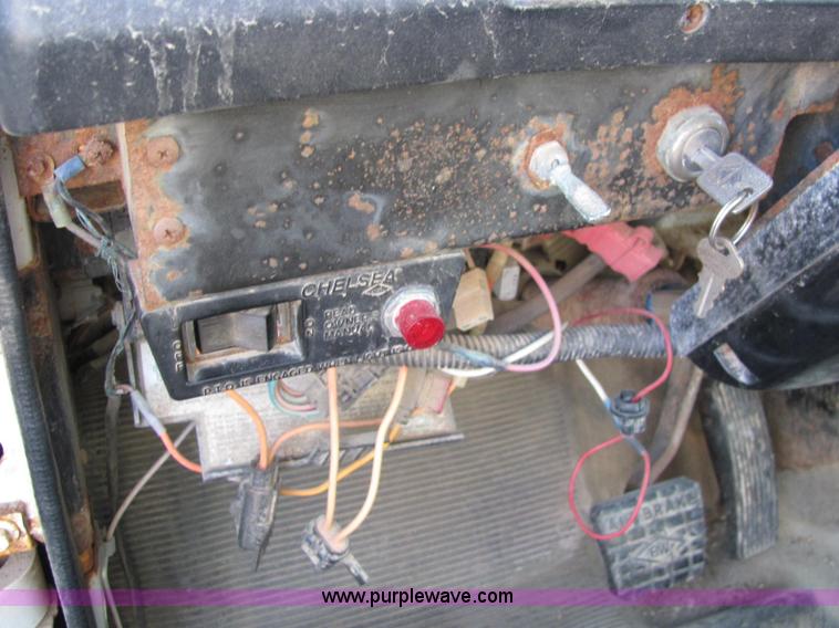 image for item E2530 1996 International 2554 fertilizer spreader truck