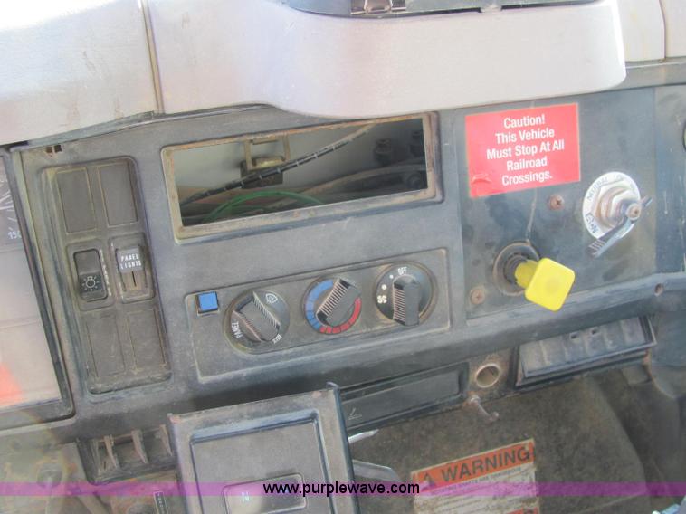 image for item E2530 1996 International 2554 fertilizer spreader truck