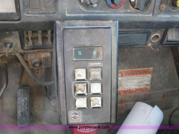 image for item E2530 1996 International 2554 fertilizer spreader truck