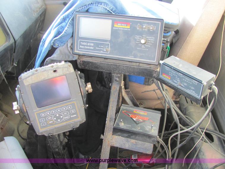 image for item E2530 1996 International 2554 fertilizer spreader truck