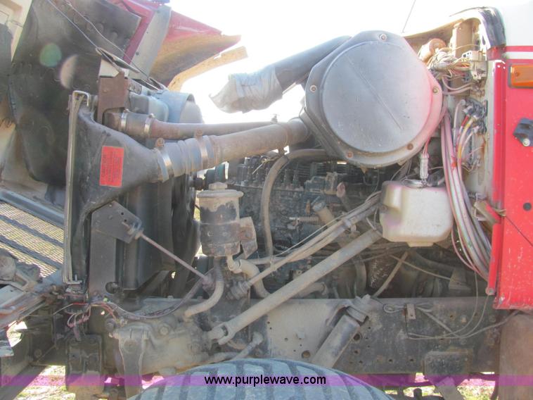 image for item E2530 1996 International 2554 fertilizer spreader truck