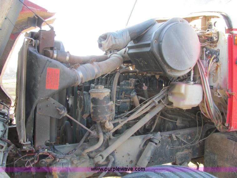 image for item E2530 1996 International 2554 fertilizer spreader truck