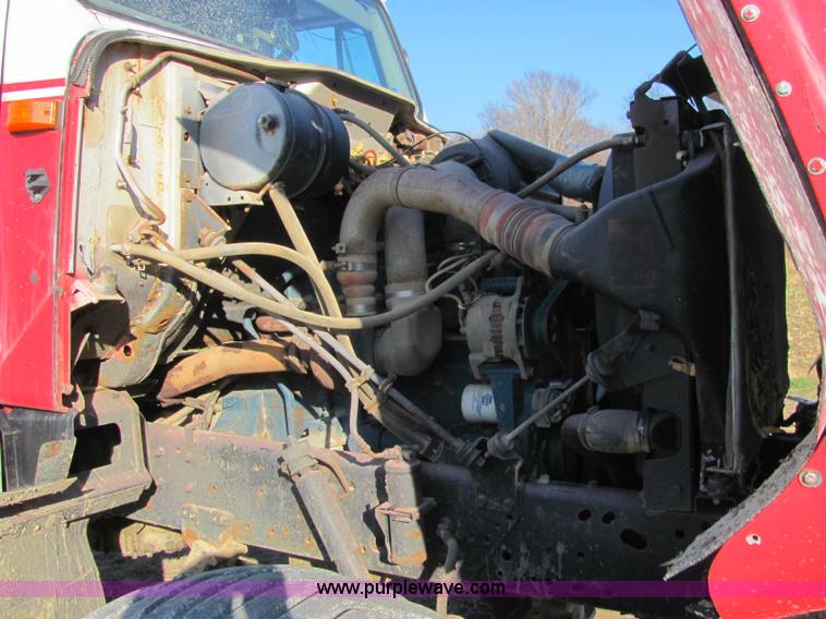 image for item E2530 1996 International 2554 fertilizer spreader truck