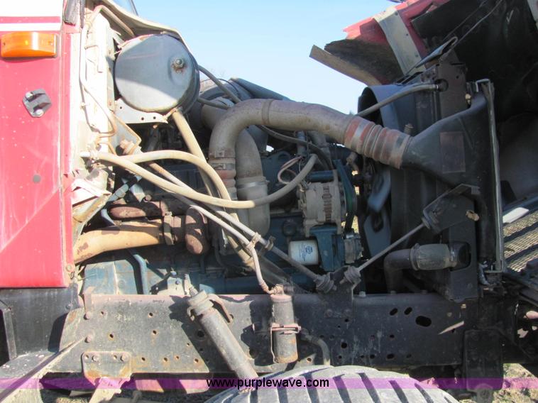 image for item E2530 1996 International 2554 fertilizer spreader truck