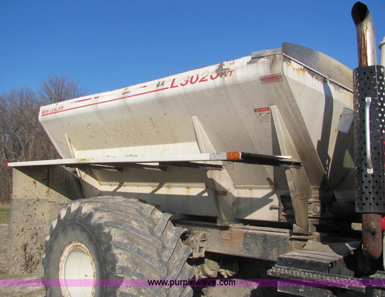 image for item E2530 1996 International 2554 fertilizer spreader truck
